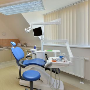 Unsere Zahnkliniken sind mit zahnmedizinischen Werkzeugen ausgestattet, die allen internationalen Kriterien entsprechen
